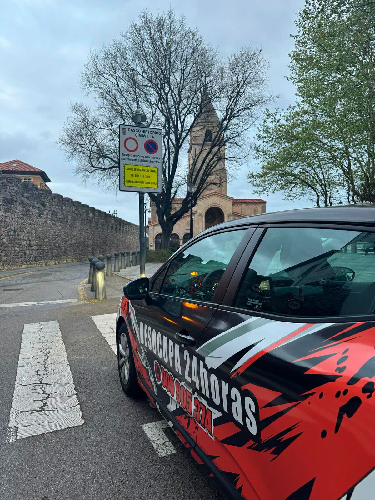 Especialistas en el desalojo en Gijón