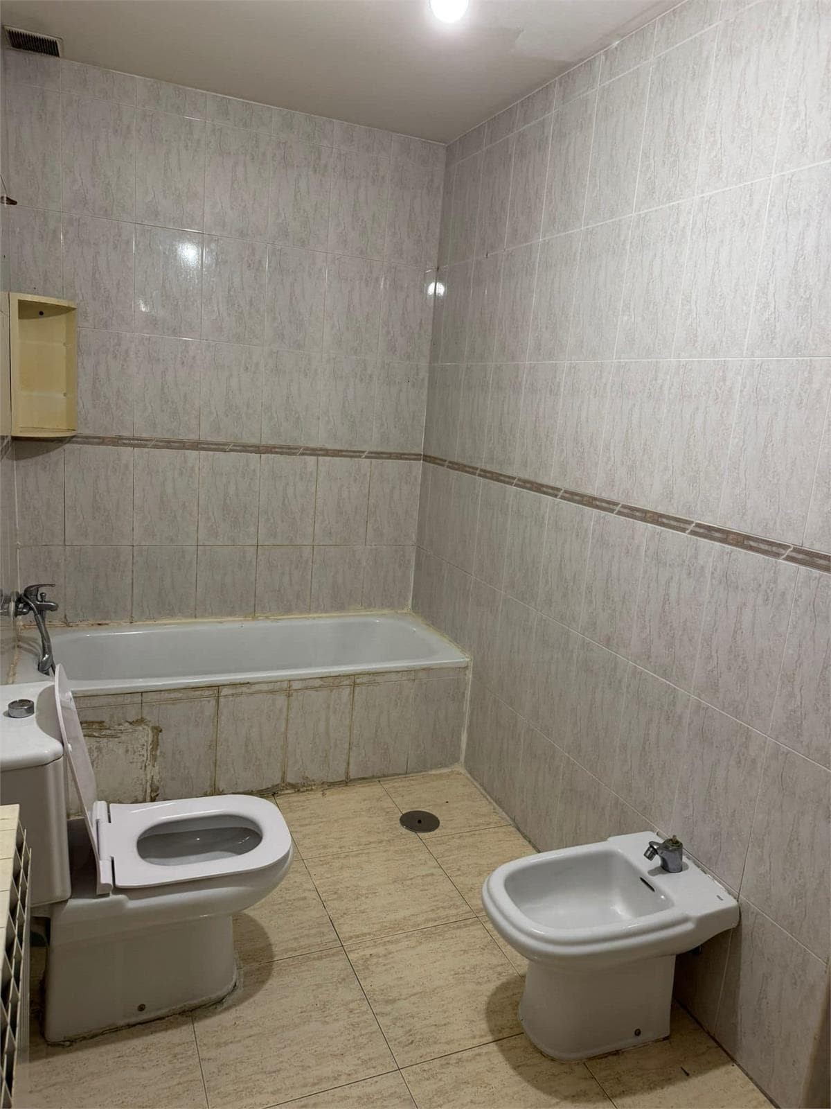 Inmueble ocupado de forma ilegal hace 7 años Madrid - Imagen 5