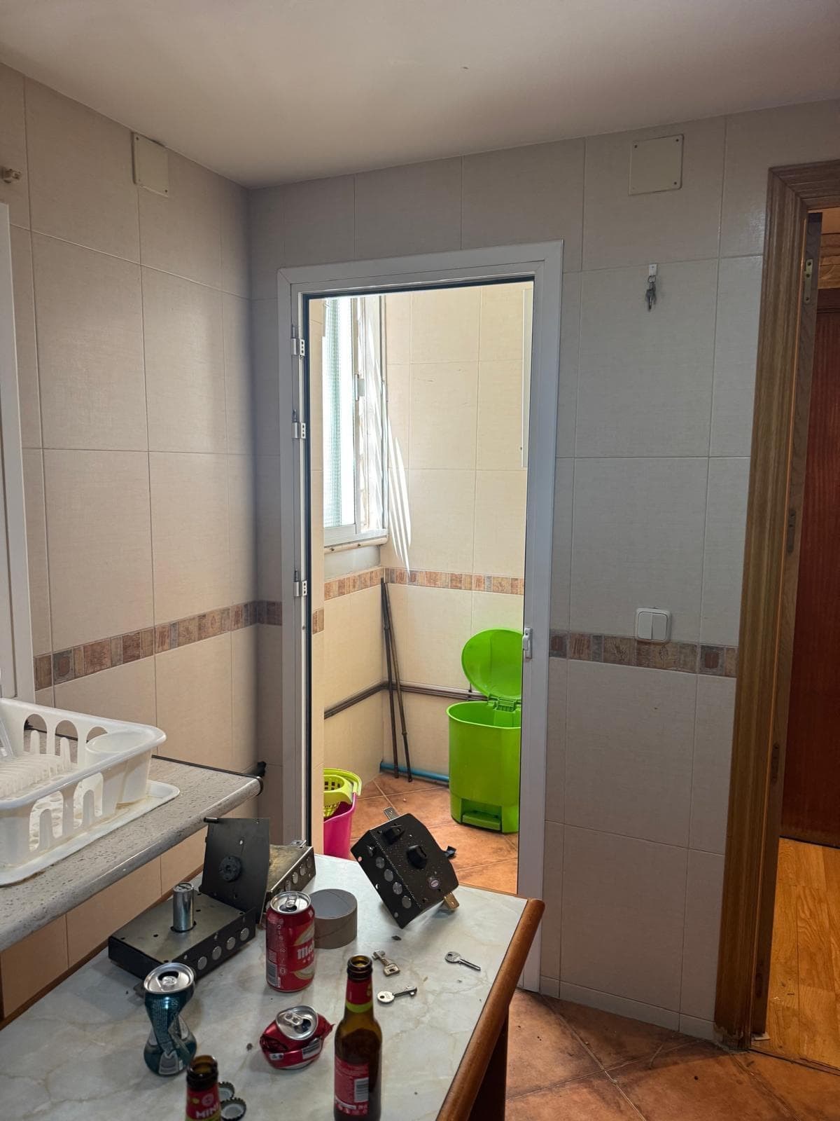 Inmueble recuperado en la ciudad de Madrid, inquilinos morosos - Imagen 3