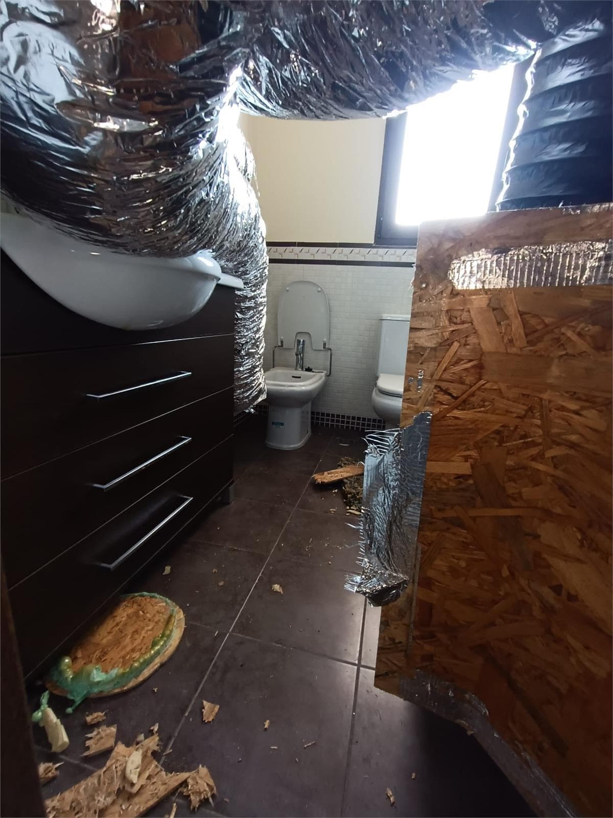 Inmueble recuperado en Miraflores de la sierra Vivienda usada para el cultivo de marihuana - Imagen 22