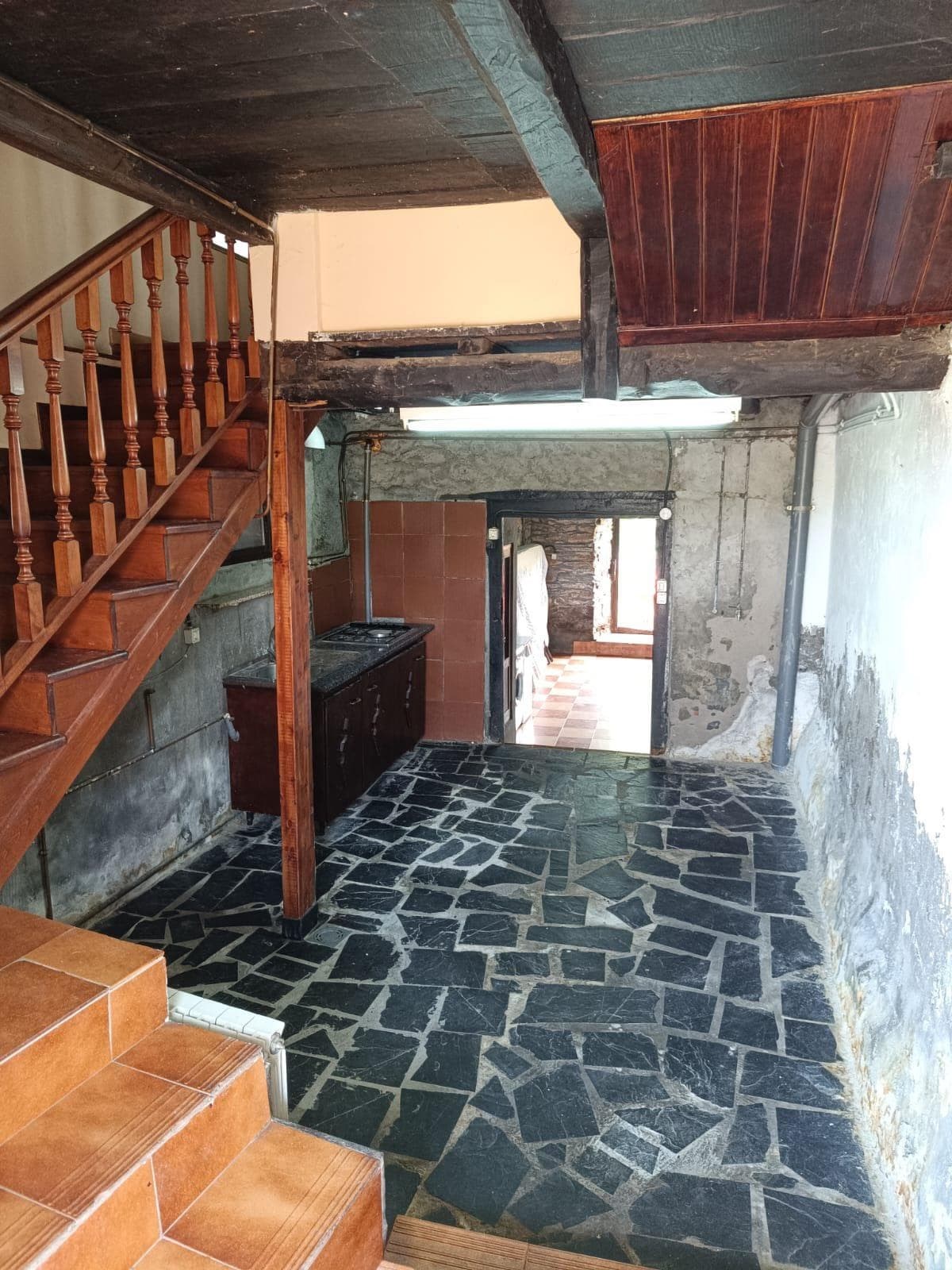Inmueble recuperado en  Villar de los Barrios (Castilla y León), inquilinos morosos - Imagen 3